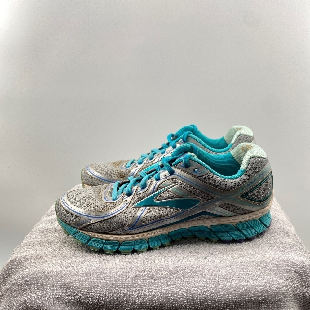 Brooks Shoes Women Size US 9 GTS Carpe Runem Run Happy Edition Pre Owned